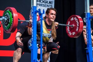 Isabella-von Weissenberg-squat-powerlifting-phase-de-peaking-avant-competition-powerliftingmag