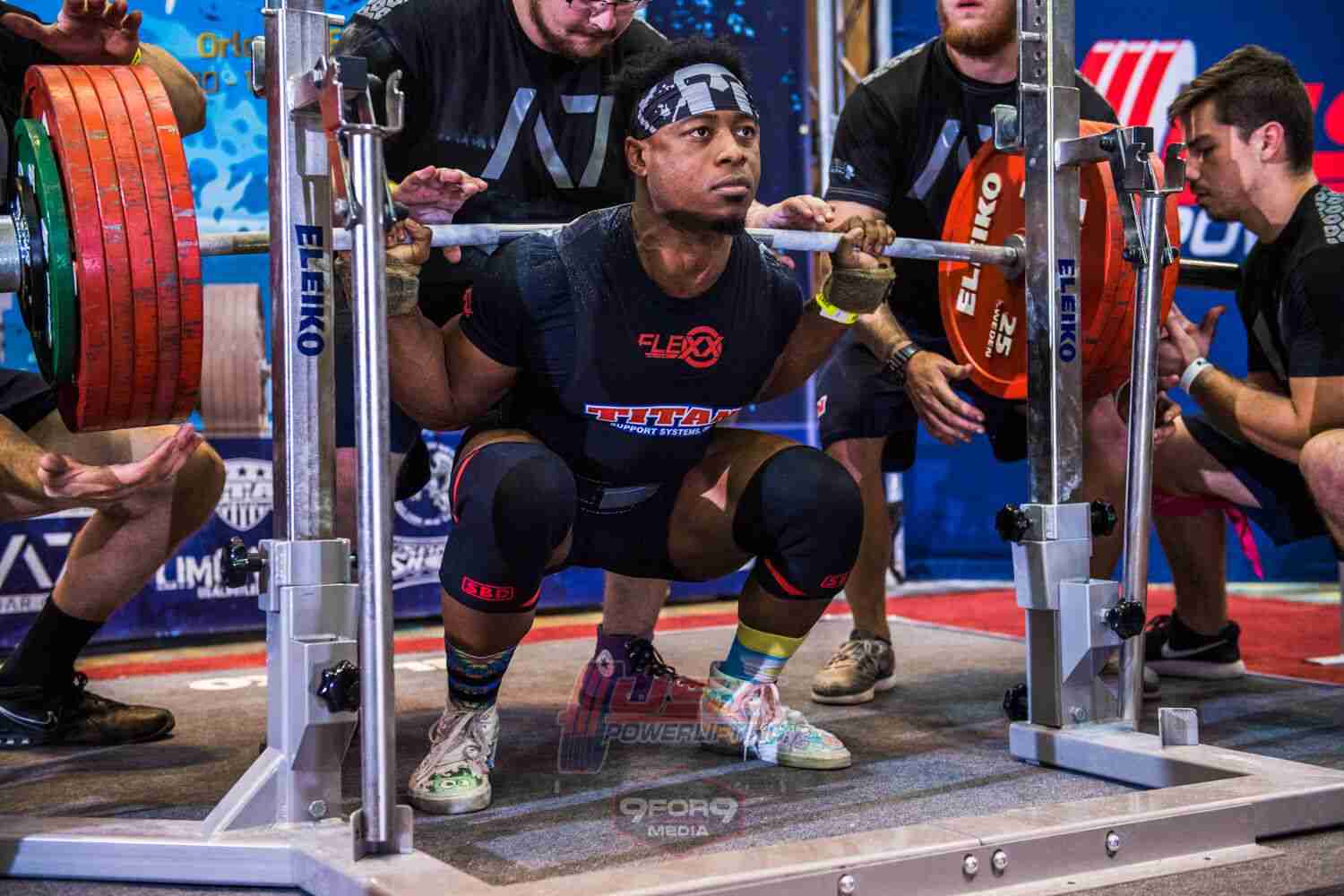 Russel-Orhii-s-squat-plus-de-300-kilos-24-ans-powerliftingmag